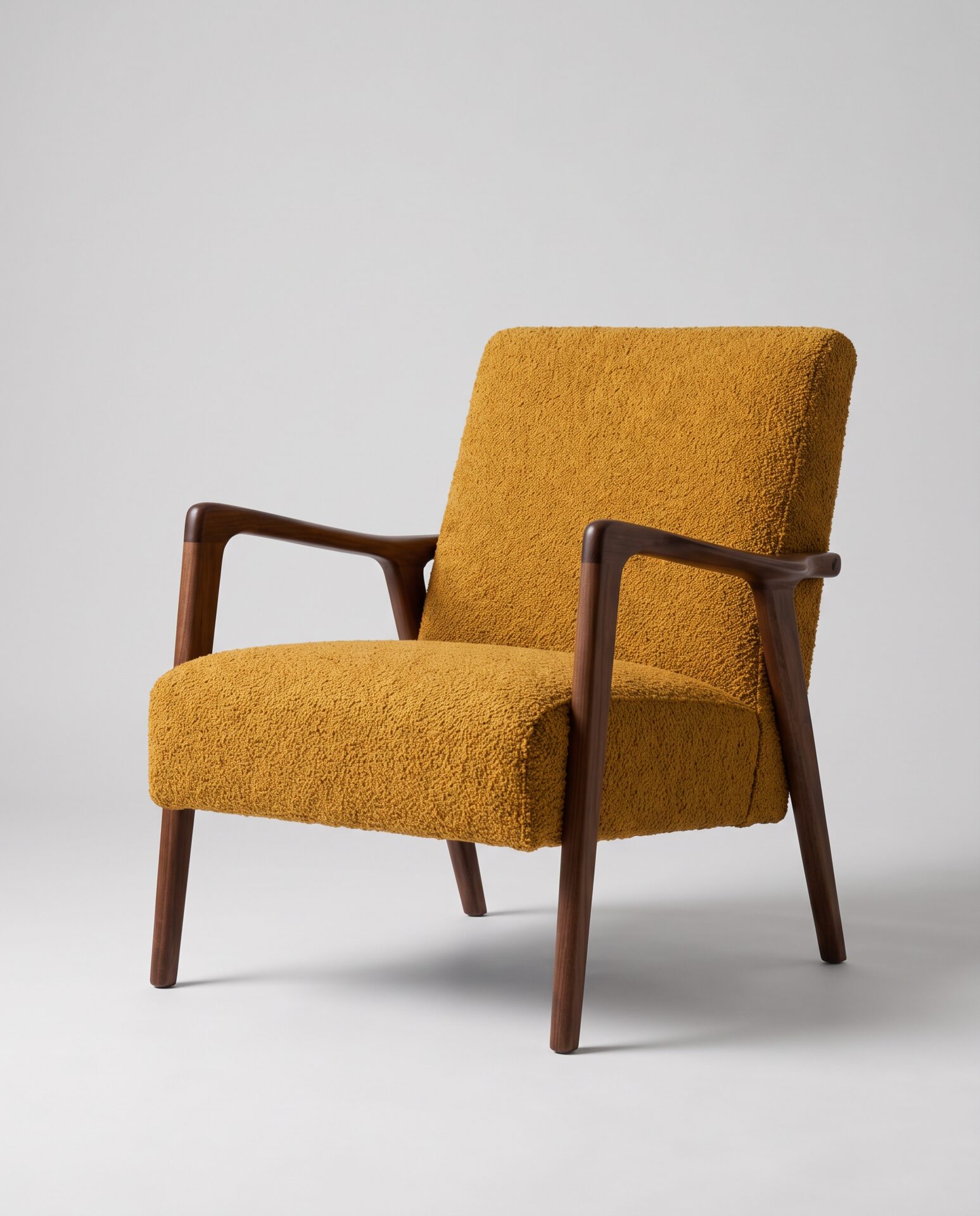 Restaurierter Vintage-Sessel mit senffarbenem Bouclé-Bezug